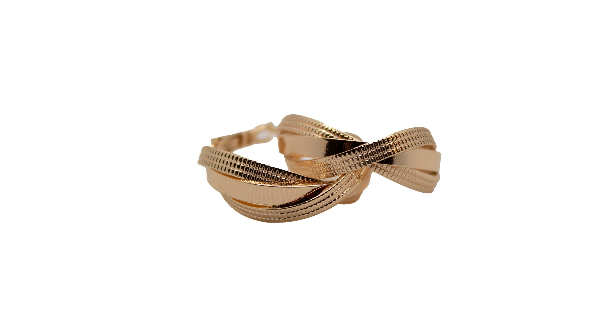 Aretes Dorados Tipo Trenzado en Oro Laminado – Modelo Clásico
